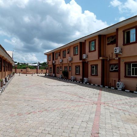 Gen-Preston Hotel And Suites Papalanto Extérieur photo