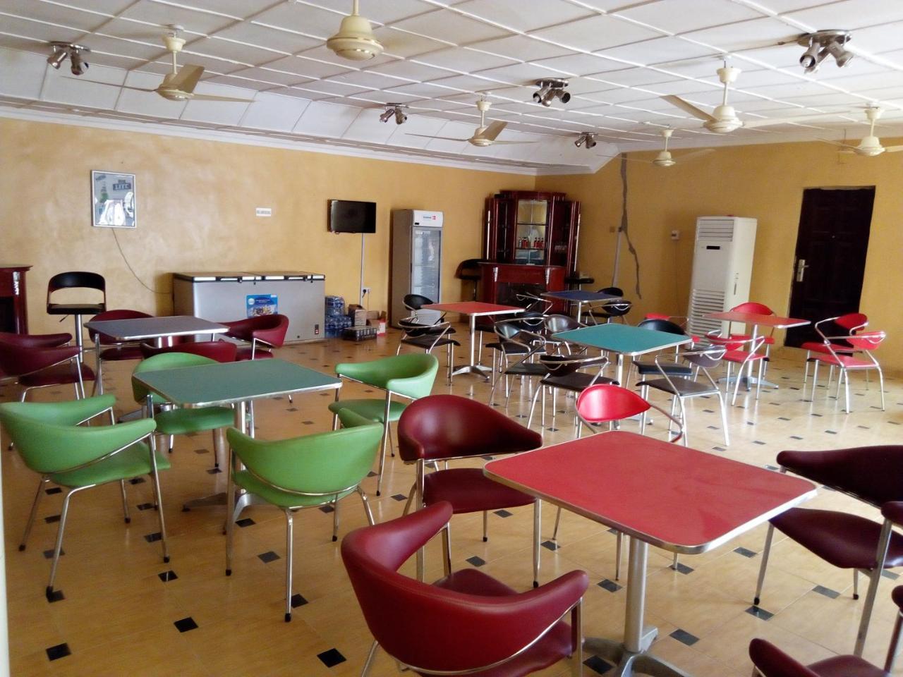 Gen-Preston Hotel And Suites Papalanto Extérieur photo