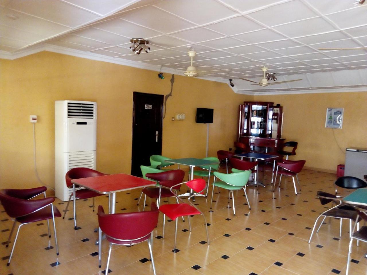 Gen-Preston Hotel And Suites Papalanto Extérieur photo